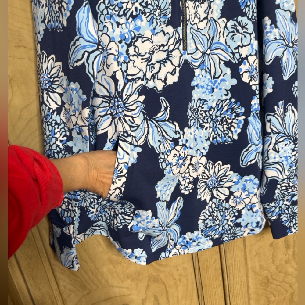 Lilly Pulitzer 🔥 UPF 50+ Skipper popover in low tide navy bouquet - Picture 5 of 6